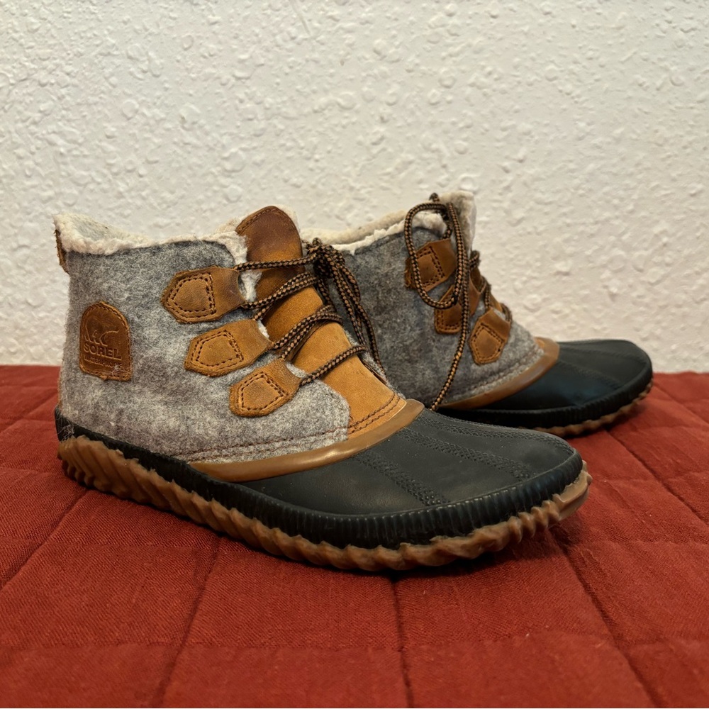 Sorel out n about grey felt winter boots